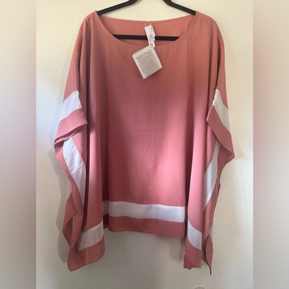 wynne layers Tops - Wynne Layers Oversized Blouse